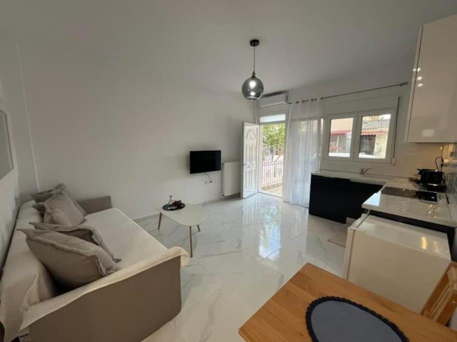 House B Diavata, Thessaloniki Apartment Ngoại thất bức ảnh